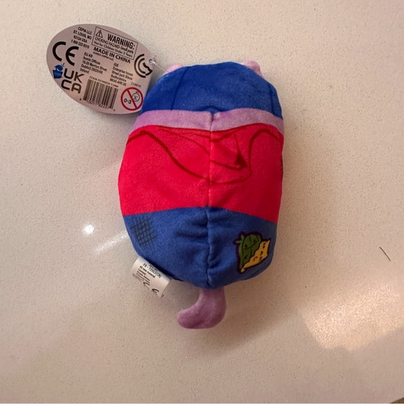 Cats vs Pickles Skater Boi #256 Limited Release Gold Series Beans Blind Bag - Picture 4 of 6